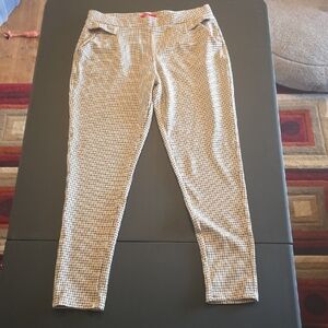 Checked Cropped Ankle Pants in Beige and Black - Women's Slim Taper